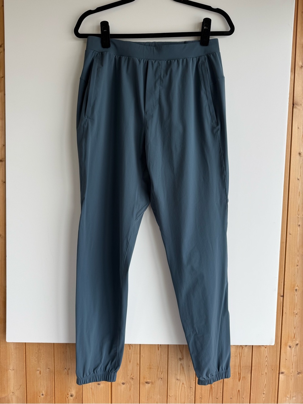 Lululemon Men’s Surge Jogger Shorter 28" Size Medium